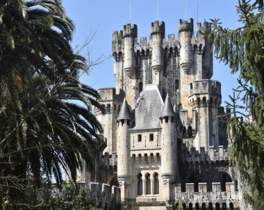 Butroi, İspanya - 14 Nisan 2022: Bask ülkesindeki Butron Şatosu, İspanya