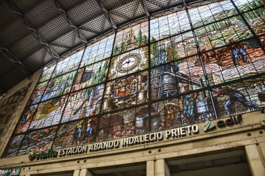 Bilbao, İspanya - 22 Nisan 2022: Abando Tren İstasyonu, Bilbao, İspanya