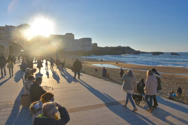 Biarritz France Jan 2023 Les Visiteurs Profitent Soleil Hiver Sur — Photo