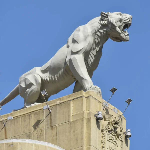 Більбао Іспанія Квітня 2022 Тигр Deusto Скульптура Хоакіна Лукаріні Даху — стокове фото