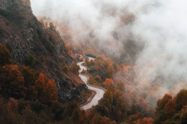 Région Jila Dzhily Route Sinueuse Dans Les Montagnes Serpentine Paysage Photos De Stock Libres De Droits
