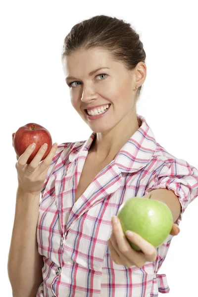 Ung kvinna visar äpplen Royaltyfria Stockfoton