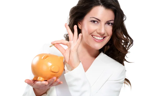 Jonge mooie vrouw permanent met piggy bank spaarpot — Stockfoto