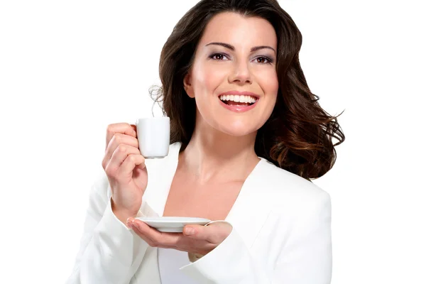 Junge schöne Frau trinkt Kaffee — Stockfoto