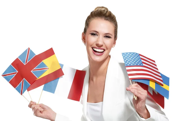 Hermosa mujer mostrando banderas internacionales — Foto de Stock