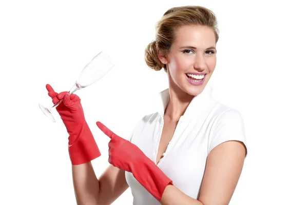 Happy young housewife showing perfect clean dishes — Stock Photo, Image