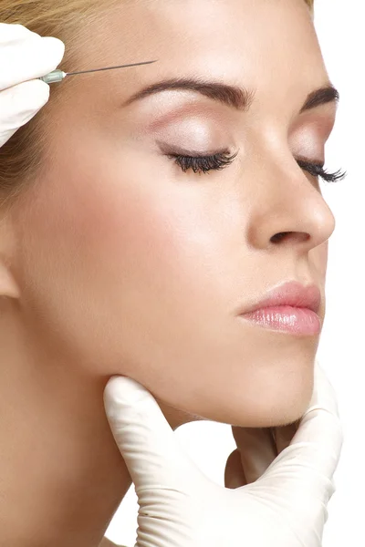 Beleza mulher fechar-se injetando tratamento cosmético — Fotografia de Stock
