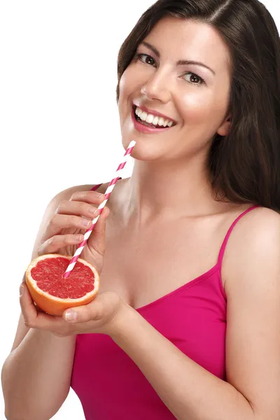 Ricarica la vitamina C per la bella giovane donna che beve succo di frutta dir — Foto Stock