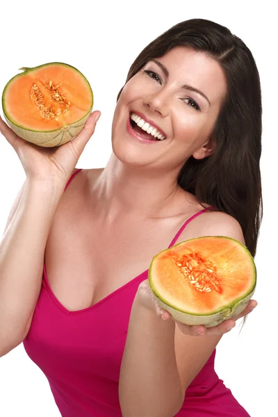 Joven hermosa mujer mostrando frutas frescas de temporada —  Fotos de Stock
