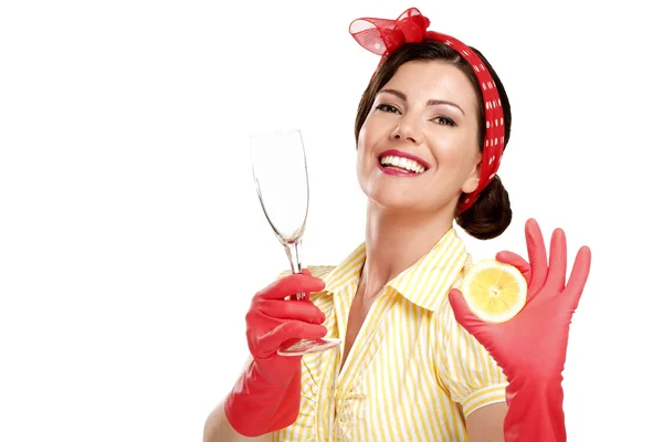 Young beautiful woman housewife showing perfect washed dishes — Stock Photo, Image