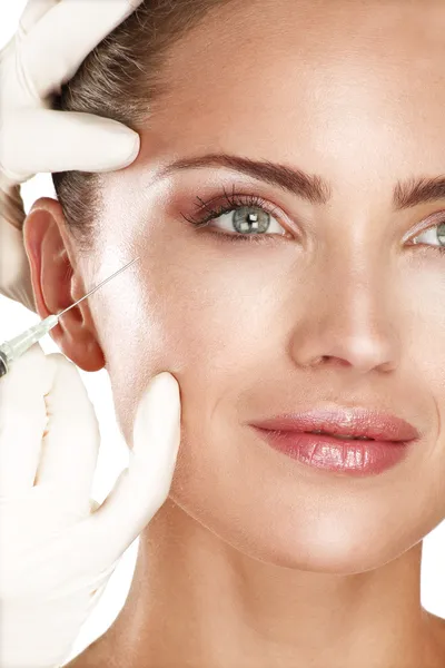 genç güzel model kozmetik tedavisi enjekte