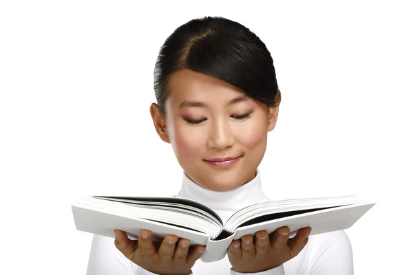 Belle asiatique chinois fille montrant un livre blanc — Photo