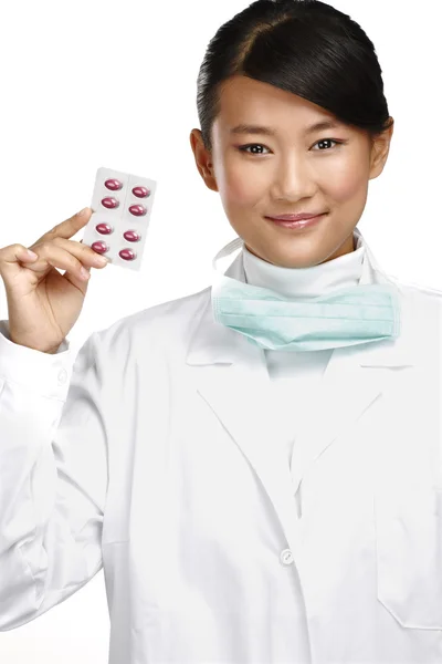 Asian smiling femal doctor showing pills treatment — Stock Photo, Image