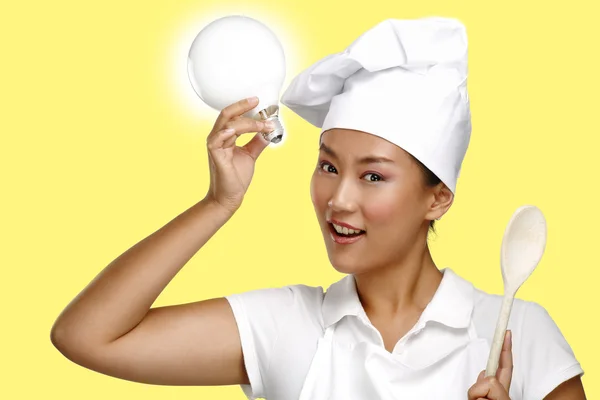 Щасливі усміхнений азіатські жінки китайський шеф-кухар на роботі — стокове фото