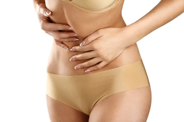 Close-up de uma jovem mulher com dor de barriga — Fotografia de Stock