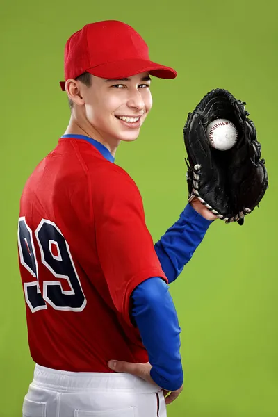 Retrato de un hermoso jugador de béisbol adolescente en un rojo y blanco —  Fotos de Stock