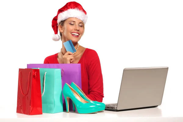 Bilgisayardaki Noel kadını internet alışverişi yapıyor. — Stok fotoğraf