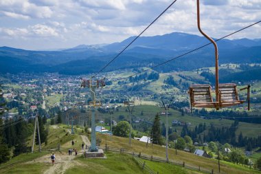 dağlarda kayak asansörleri