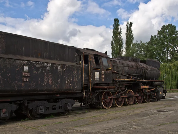 Oude locomotief in skierniewice, Polen — Stockfoto