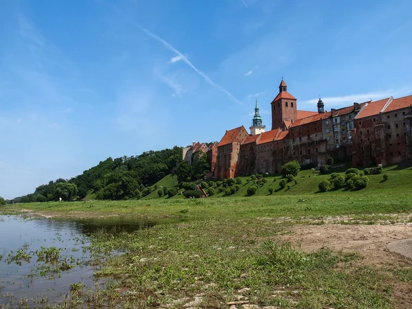 Składy zboża w Grudziądzu na rzece Wiśle w Polsce — Zdjęcie stockowe