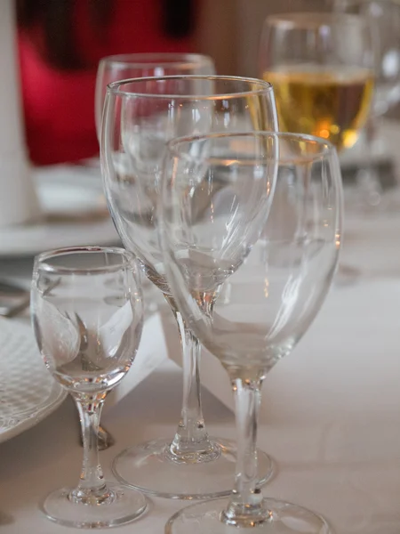 Fancy tavolo apparecchiato per un evento di festa di nozze — Foto Stock