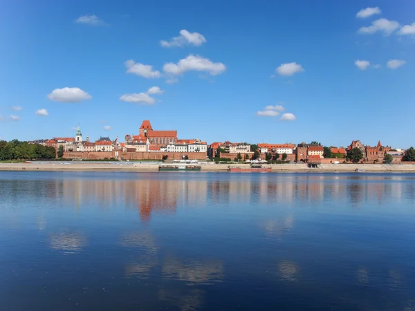 Vieille ville de Torun, magnifique reflet dans l'eau, Pologne — Photo