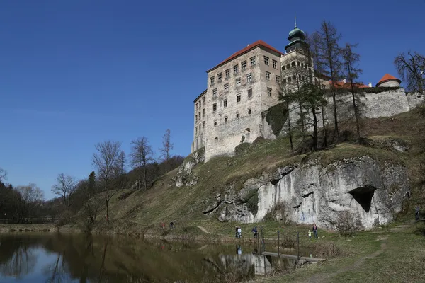 Slottet pieskowa skala nära krakow, medeltida ruiner, Polen — Stockfoto