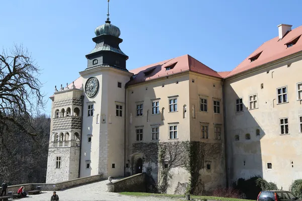 Gamla medeltida slott kallas pieskowa skala nära krakow, Polen — Stockfoto
