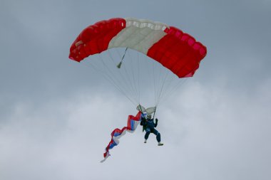 Rus paraşütçü
