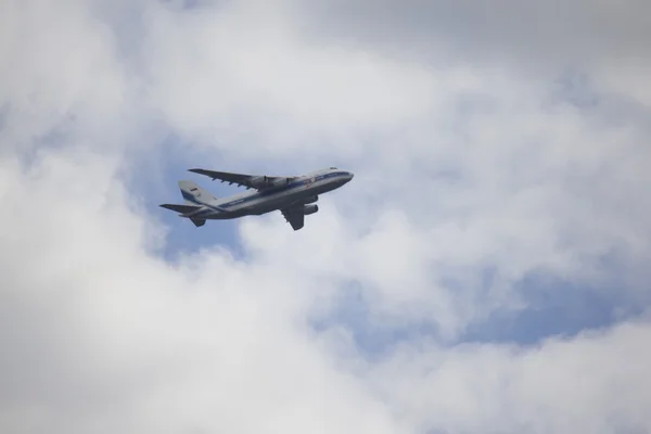 Aereo nel cielo — Foto Stock