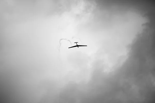 Le planeur est dans le ciel — Photo