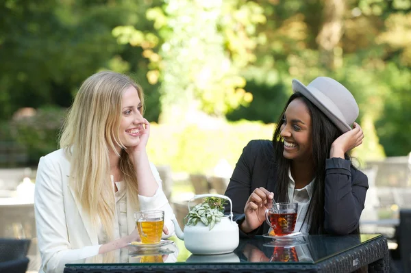 Enjoying Tea at a Cafe — Stock Photo, Image