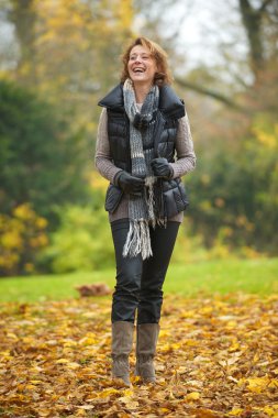 sonbaharda gülüyor