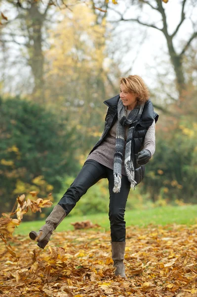 Kicking Yellow Leaves in Autumn — Stock Photo, Image