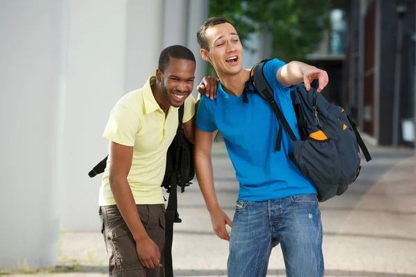 Étudiants du collège riant — Photo