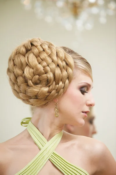 Close-up van bruiloft hairstyle — Stockfoto