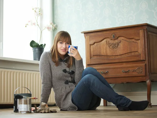 Frau entspannt sich — Stockfoto