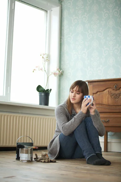 Smiling Woman Relaxing at Home — Stock Photo, Image