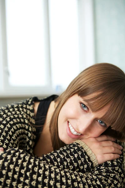 Retrato de uma mulher sorridente — Fotografia de Stock