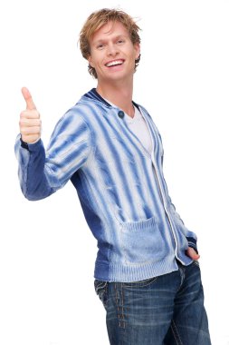 başparmak yukarıya ile genç adam