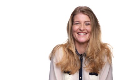 beyaz izole gülümseyerek mutlu bir kadın portresi