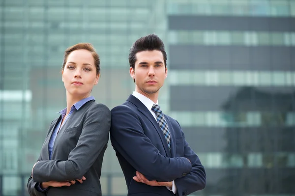 Retrato de un hombre de negocios y una mujer de negocios seguros —  Fotos de Stock