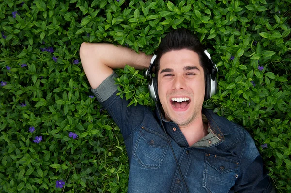 Smiling handsome man with headphones outdoors — Stock Photo, Image