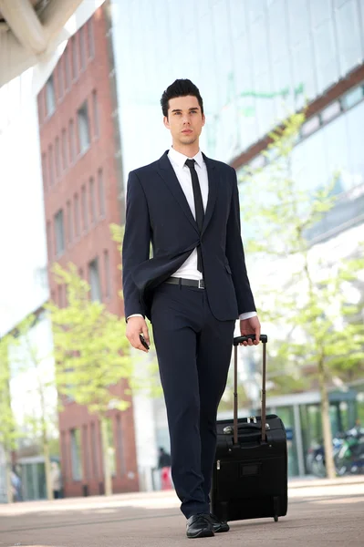 Homme d'affaires voyageant avec sac — Photo