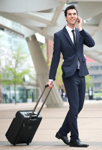 Young businessman traveling with phone and bag — Stock Photo, Image