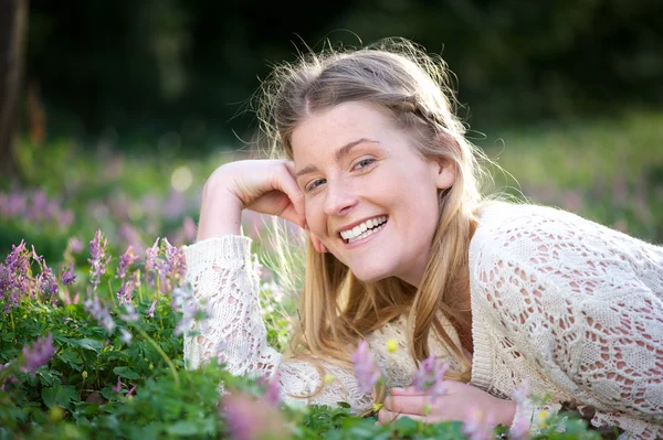 Beautiful young lady smiling outdoors — Stock Photo, Image