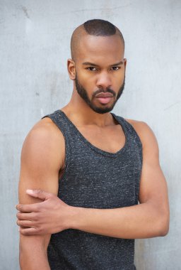 çekici bir Afrikalı-Amerikalı adam açık havada