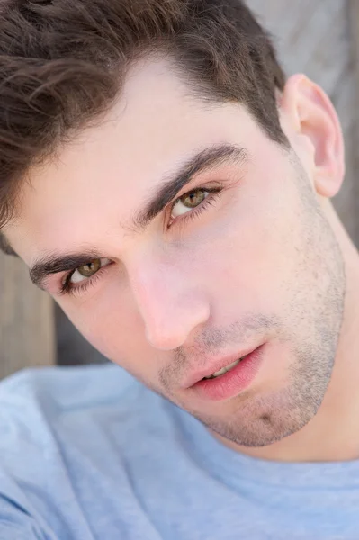 Portrait of a handsome young man looking at camera — Stock Photo, Image