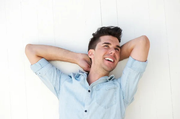 Feliz joven riendo al aire libre —  Fotos de Stock