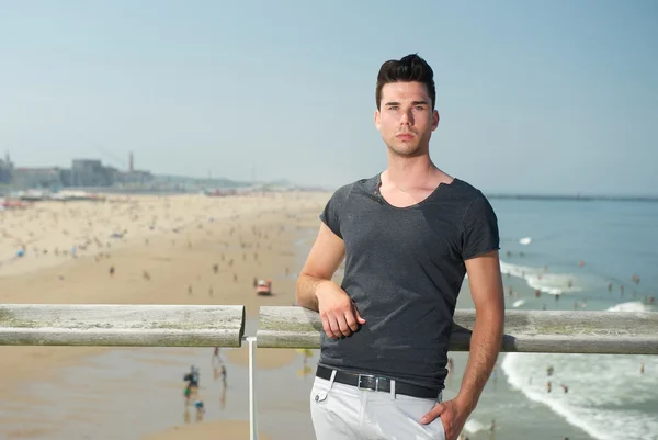 Attractive young man at the seaside — Stock Photo, Image